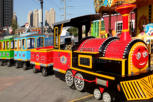 Amusement Park Thomas Train Is Available in Dinis