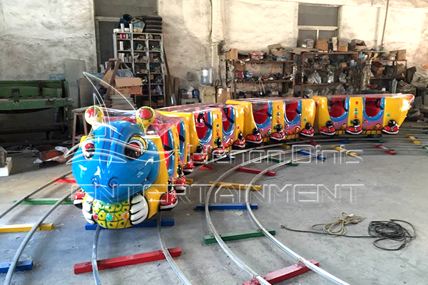 Ant Electric Ride on Train with Tracks for Sale