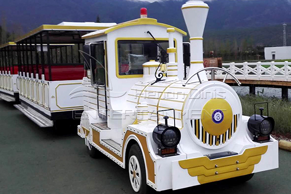 Carnival Trackless Train Is Available in Dinis