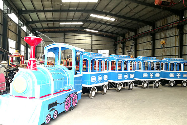 Child Romantic Outdoor Train in Dinis