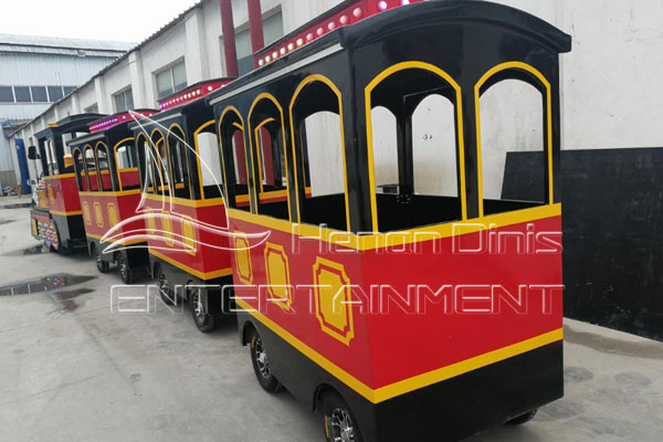 Dinis New Backyard Train Carriage