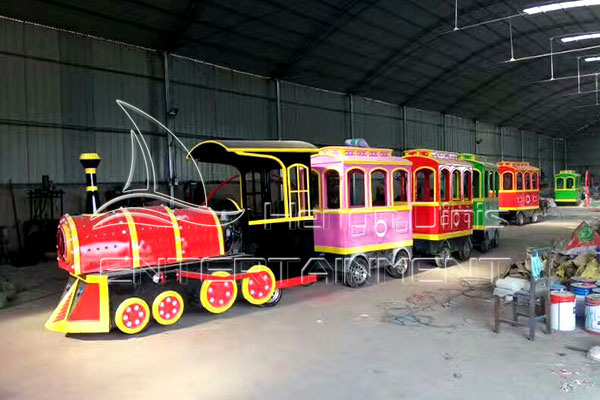 Miniature Antique Train for Sale in Dinis